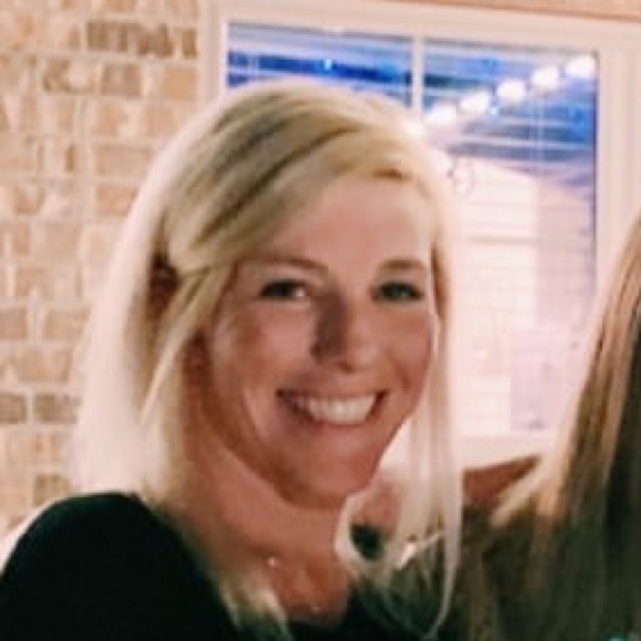 Profile Picture of Stacie Blakeman (@stacieb77) on Poshmark