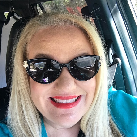 Katie Graykowski - Poshmark Profile Picture of Katie Graykowski (@katiegraykowski) on Poshmark