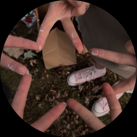 Profile Picture of Rose Wallack (@rosewallack) on Poshmark