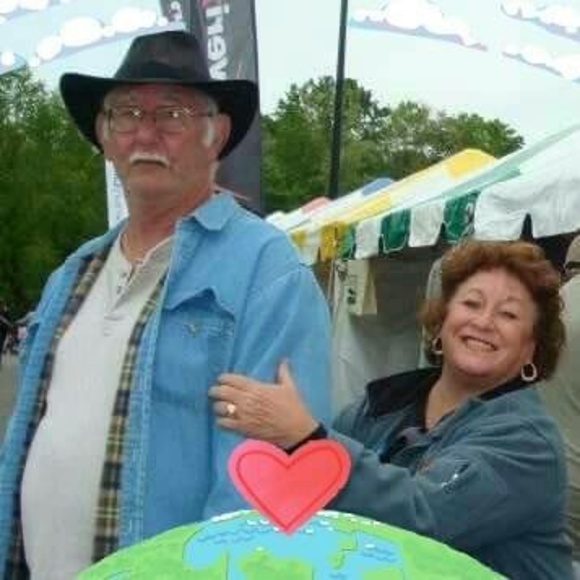 Profile Picture of Debbie Daniels-schmitz (@geneschmitz97) on Poshmark