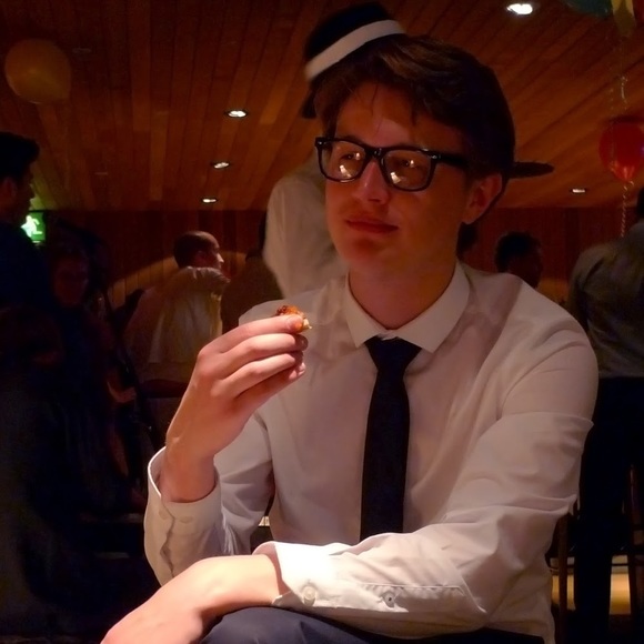 Profile Picture of Paul Asjes (@paulasjes) on Poshmark