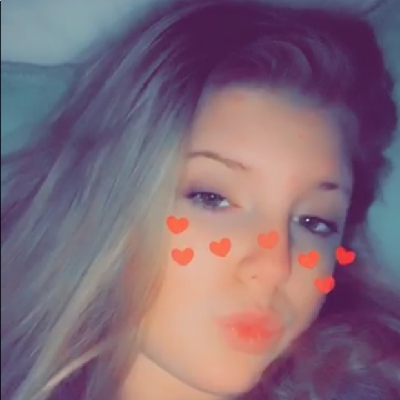 Profile Picture of Brooklyn Gaudette (@brooklyn9820) on Poshmark