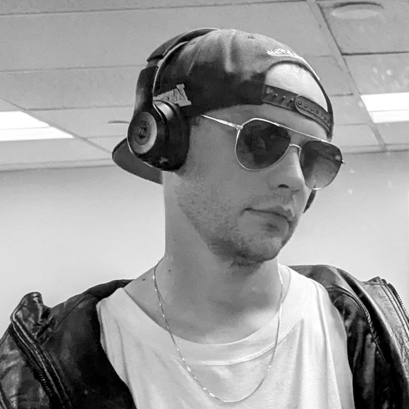 Profile Picture of Peter Karpiuk (@candlefingers) on Poshmark