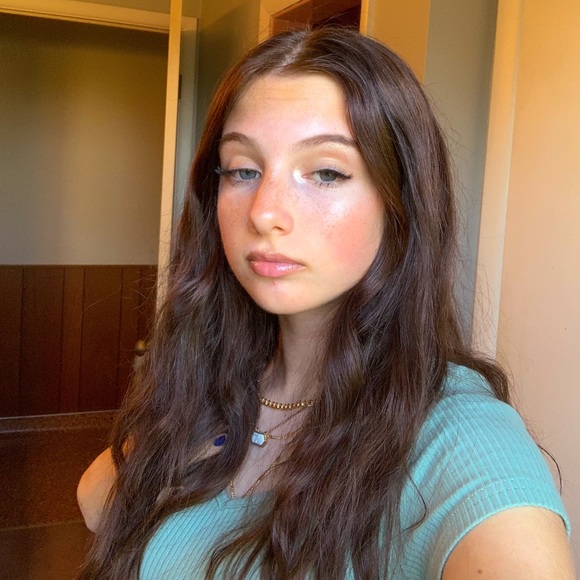 Profile Picture of Haley Hoffman (@hiffman12) on Poshmark