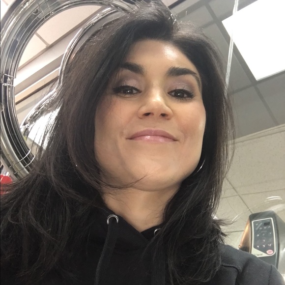 Profile Picture of Stephanie Mcclintock (@stephers250) on Poshmark