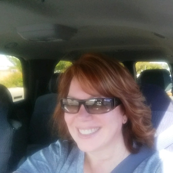 Profile Picture of Tammy Kulesa (@tammykrdh) on Poshmark