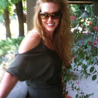 Profile Picture of Lara DeLaney (@laradelaney13) on Twitter