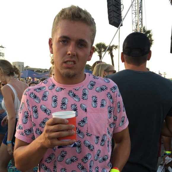 Profile Picture of Brendan Walker (@bubbadog6989) on Poshmark