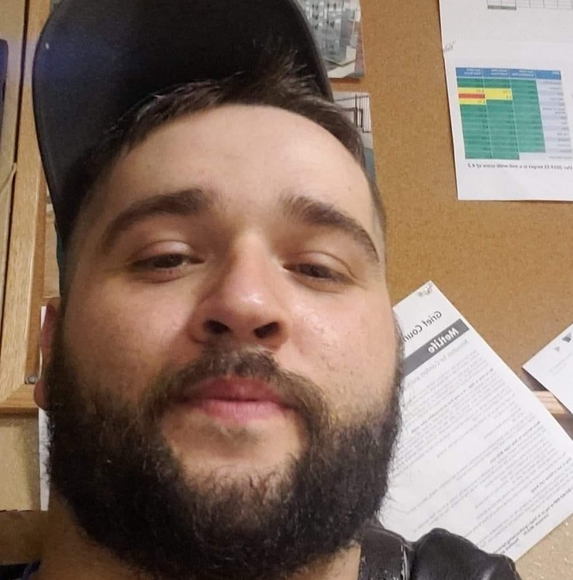 Profile Picture of Roy Box (@roybox14) on Poshmark