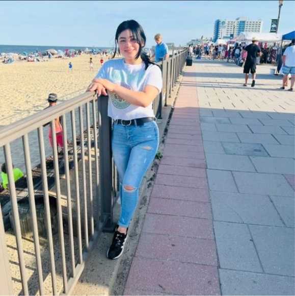 Profile Picture of Lizeth Pineda (@lizethpineda906) on Poshmark