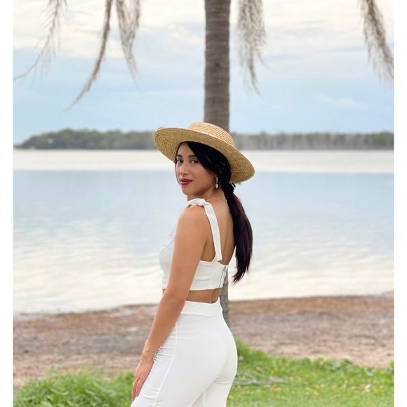 Profile Picture of Frenchelle Quezon (@frenchellearlq) on Poshmark