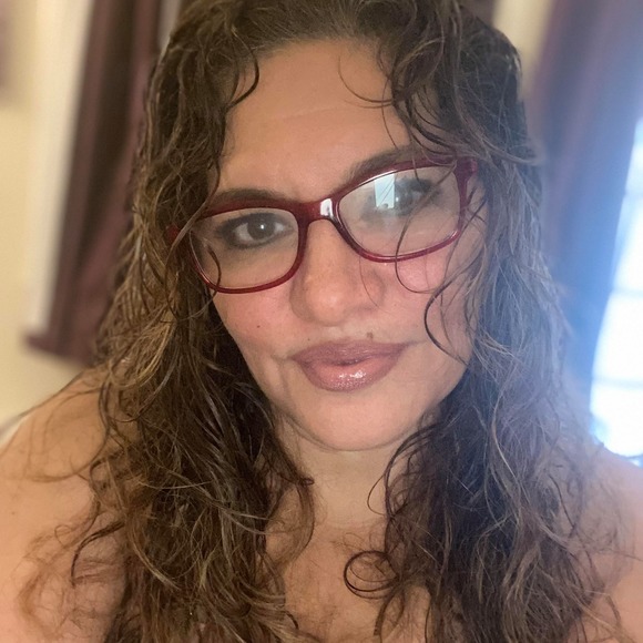 Profile Picture of Felicia Shamma (@feliciashamma) on Poshmark