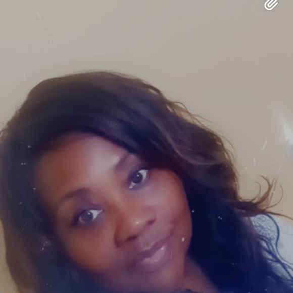 Profile Picture of Dianne Lasane (@dianelasane) on Poshmark