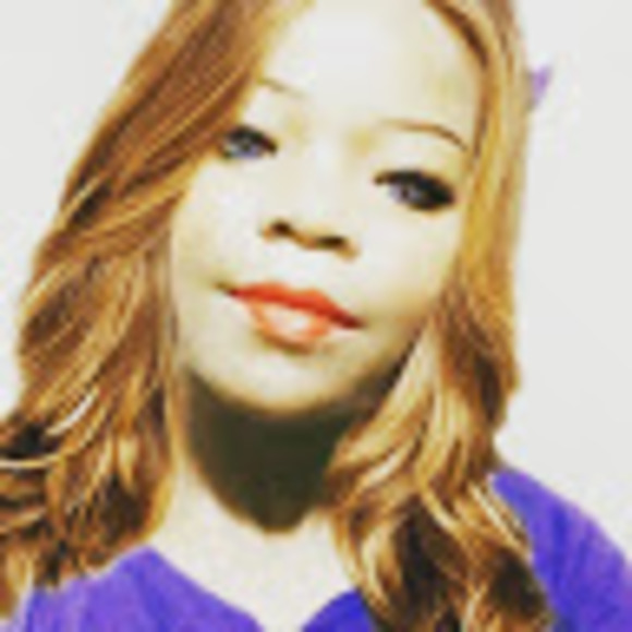 Queen Astella - Poshmark Profile Picture of Queen Astella (@astellaqueen) on Poshmark