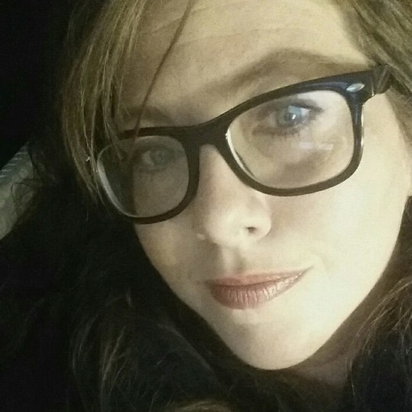 Profile Picture of Skyelen Skye (@skyelenskye) on Poshmark