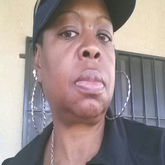 Profile Picture of Sandra Brackins (@sansem) on Poshmark