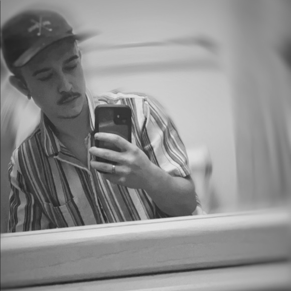 Profile Picture of Liam Frame (@frameliam) on Poshmark