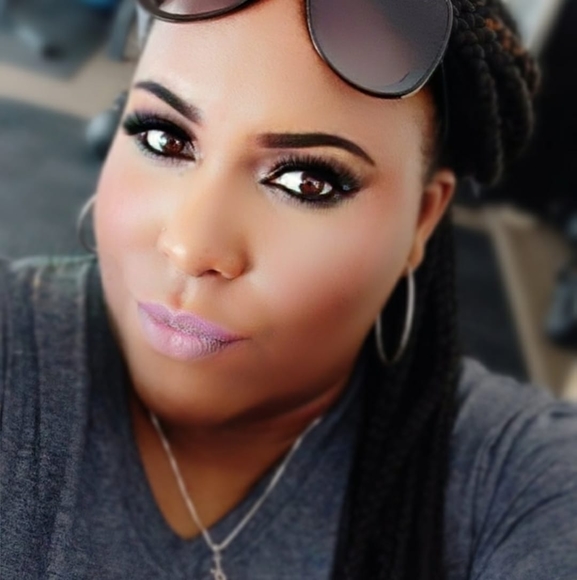 Profile Picture of Jamika Cross (@jamikac9) on Poshmark