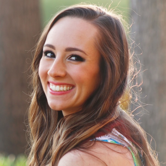 Profile Picture of Katie Oeland (@koeland) on Poshmark