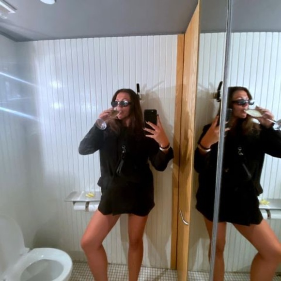 Profile Picture of Devin Thompson (@ddevinthompson) on Poshmark