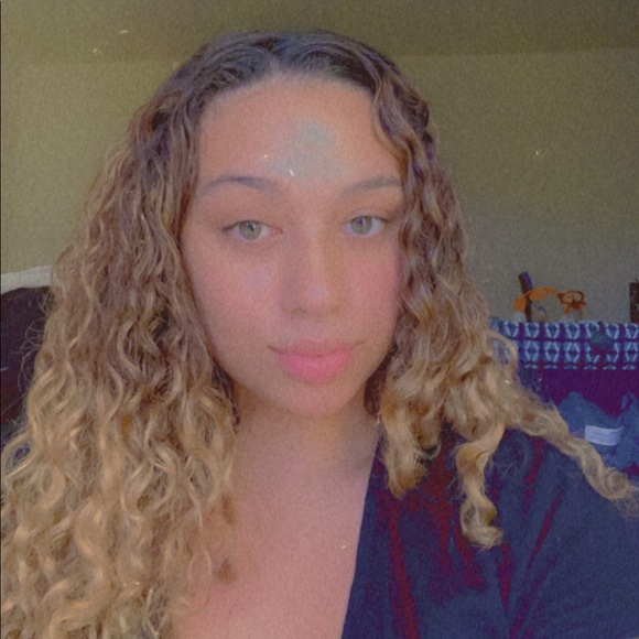 Profile Picture of Emily Sodergren (@emilysodergren) on Poshmark