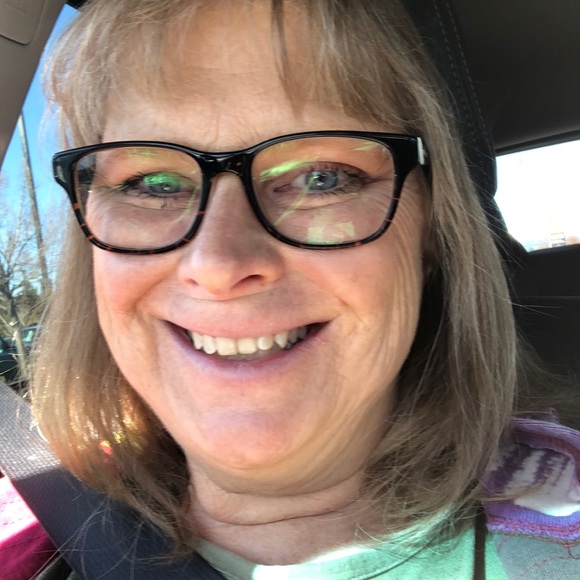 Profile Picture of Stacy Eidler (@smeidler) on Poshmark