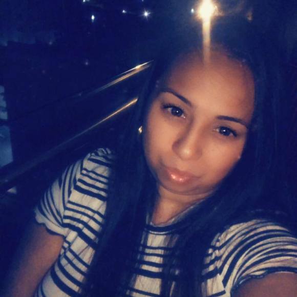 Profile Picture of Jessie Capellan (@jesseniar0129) on Poshmark