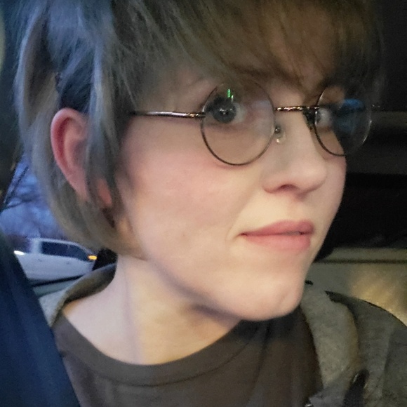 Profile Picture of Kelli Hunter (@hunter_kelli90) on Poshmark