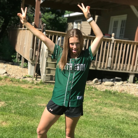 Profile Picture of Brynn Olson (@olson_brynn) on Poshmark