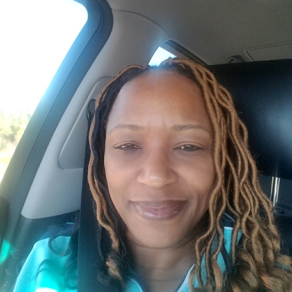 Profile Picture of A Corley (@arelliad) on Poshmark