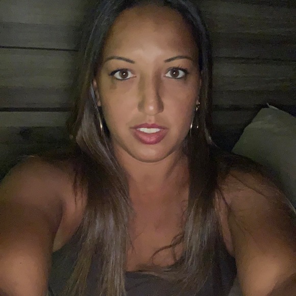 Profile Picture of Jessenia Killingsworth (@blackarican) on Poshmark