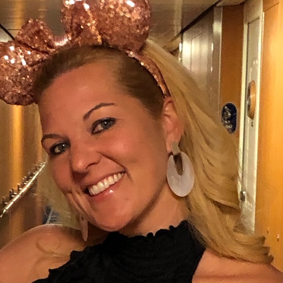 Profile Picture of Heather Santori (@heathersantori) on Poshmark