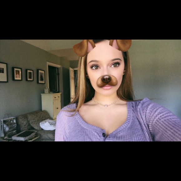 Profile Picture of Mia Barzelatto (@miabarz7) on Poshmark