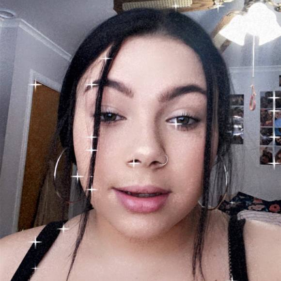 Profile Picture of Kylie Kline (@kyliekline) on Poshmark