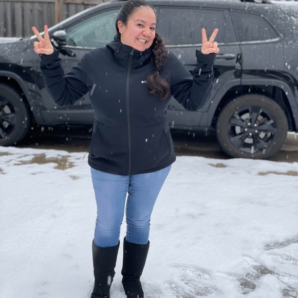 Profile Picture of Annie Chapis (@anniechapis) on Poshmark