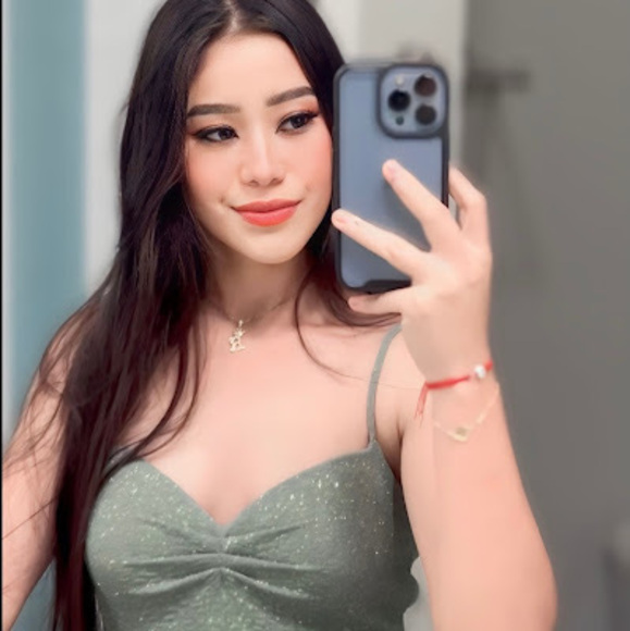 Profile Picture of Alison Rocha (@alisonrocha849) on Poshmark