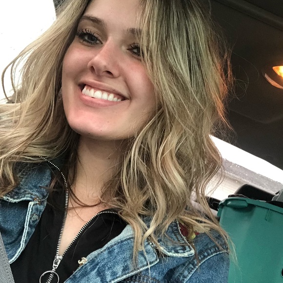 Profile Picture of Lauren Stickley (@laurenstickley) on Poshmark