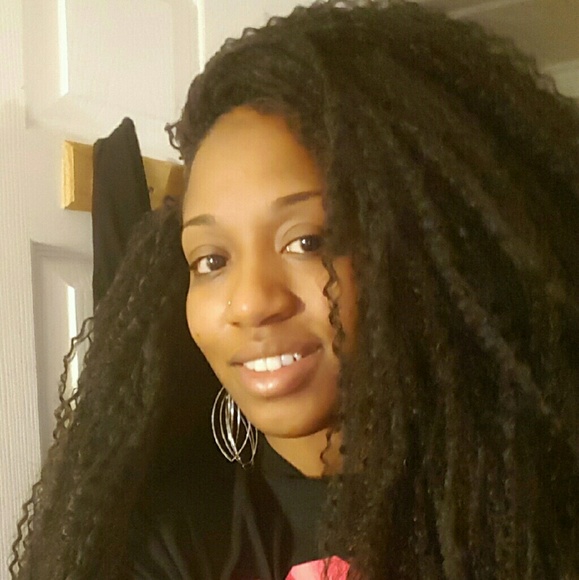 Profile Picture of Michelle Ashley (@eymperah8) on Poshmark