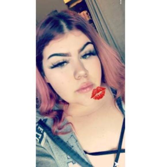 Profile Picture of Elizabeth Ledesma (@elizabethled542) on Poshmark
