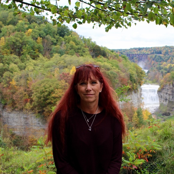 Profile Picture of Cathie Fincannon (@cfincannon) on Poshmark