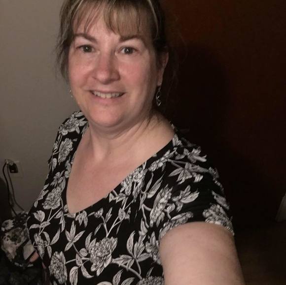 Profile Picture of Kelly Reese (@kar17847) on Poshmark