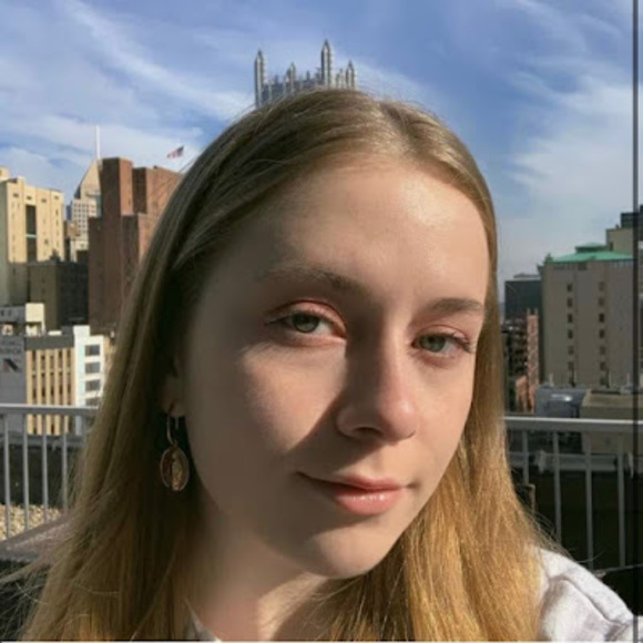 Profile Picture of Sara Maner (@saramaner) on Poshmark