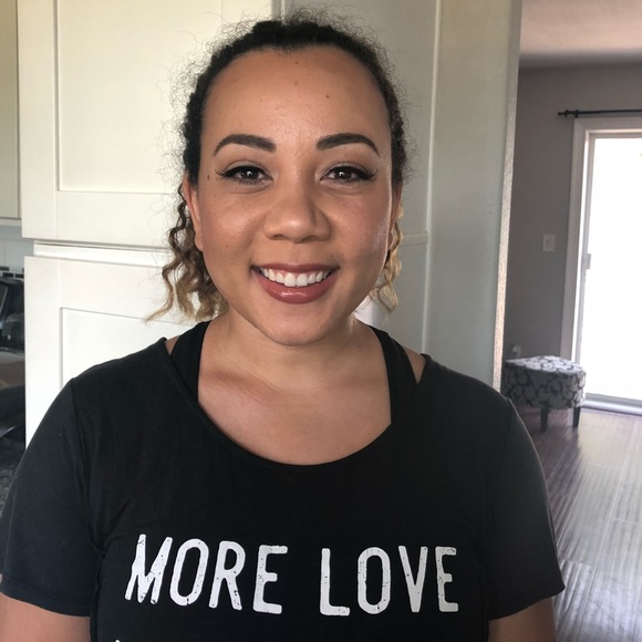 Profile Picture of Arianna Fischer (@arianna_f) on Poshmark