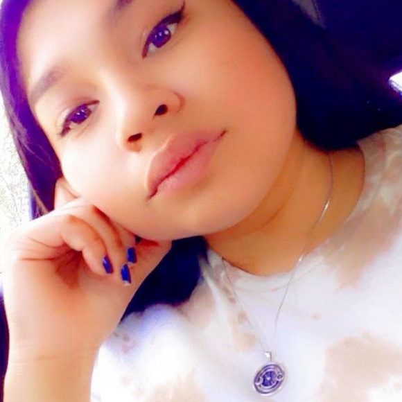 Profile Picture of Kim Suarez (@suarez94) on Poshmark
