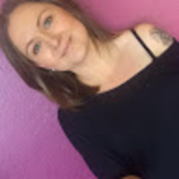 Profile Picture of Jessica Bear (@jessiebb1987) on Poshmark