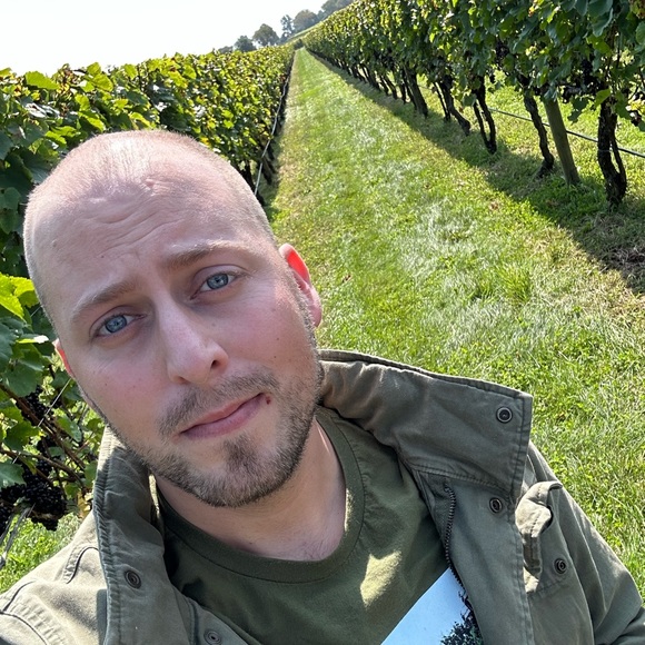 Profile Picture of Stephen Hessmann (@shessmann) on Poshmark