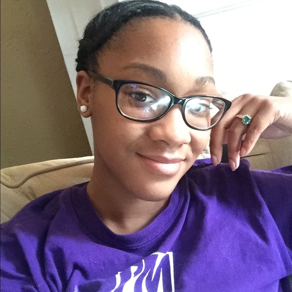 Profile Picture of Jimesha Garrett (@jimeshag) on Poshmark