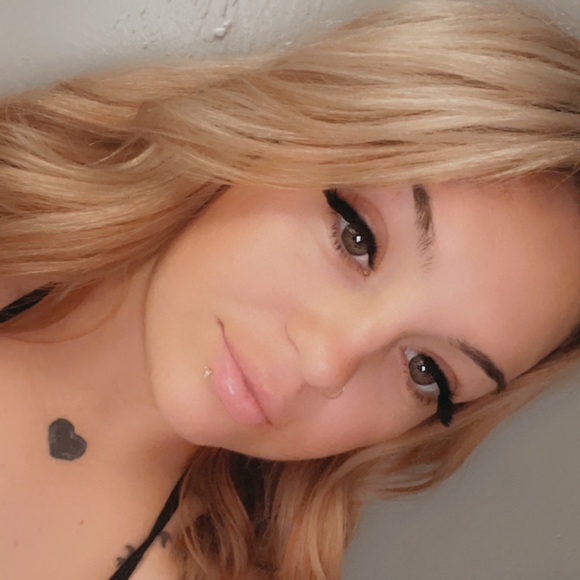 Profile Picture of Gentsy Cooley (@cooley0120) on Poshmark