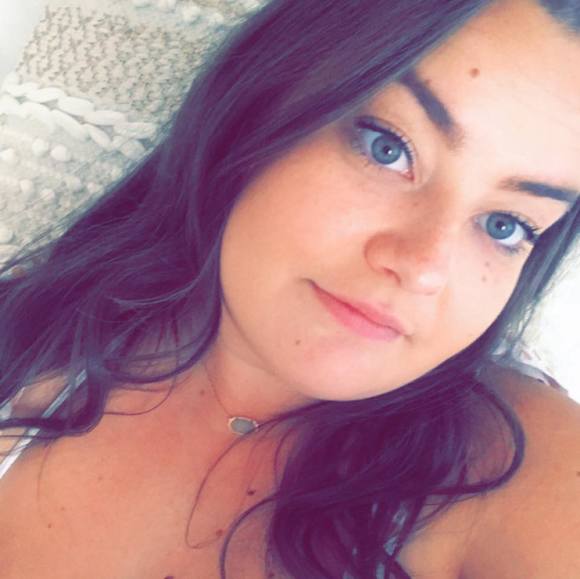 Laura Pagard - Poshmark Profile Picture of Laura Pagard (@lauramaxine19) on Poshmark