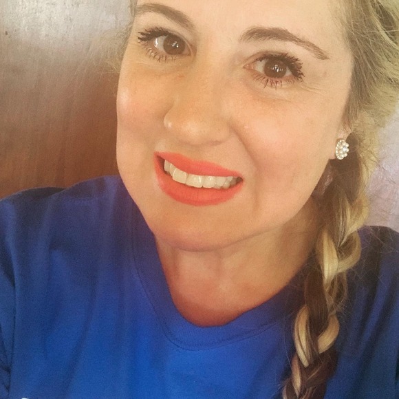 Profile Picture of Janet Binning (@jguer3) on Poshmark